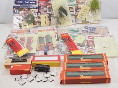 Lot 423 - A group of OO gauge rolling stock and...