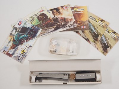 Lot 425 - A quantity of WRENN OO gauge items comprising...