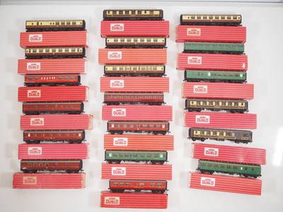 Lot 429 - A group of HORNBY DUBLO OO gauge 2-rail...