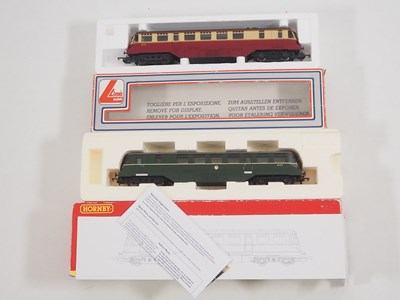 Lot 441 - A pair of OO gauge ex-GWR streamlined railcars...