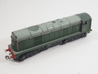 Lot 443 - A pair of HORNBY DUBLO OO gauge 2-rail...