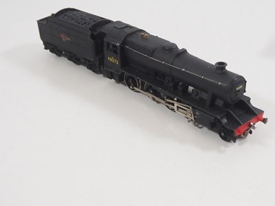 Lot 443 - A pair of HORNBY DUBLO OO gauge 2-rail...