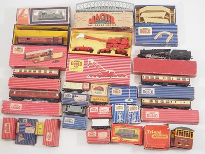 Lot 455 - A large quantity of mostly boxed OO gauge...