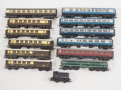 Lot 465 - A group of unboxed OO gauge diesel locomotives...