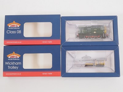 Lot 471 - A pair of BACHMANN OO gauge items comprising a...