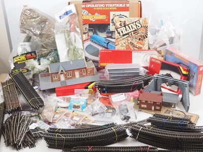 Lot 476 - A very large quantity of OO gauge accessories,...