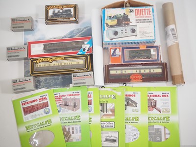 Lot 486 - A mixed group of OO gauge comprising 2x locos,...