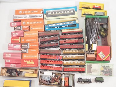 Lot 487 - A very large group of OO gauge model railways...