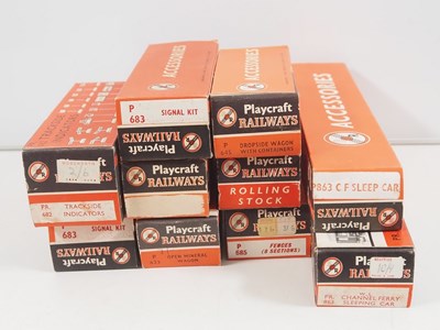 Lot 487 - A very large group of OO gauge model railways...
