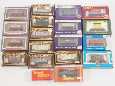 Lot 498 - A mixed group of OO gauge wagons by DAPOL,...