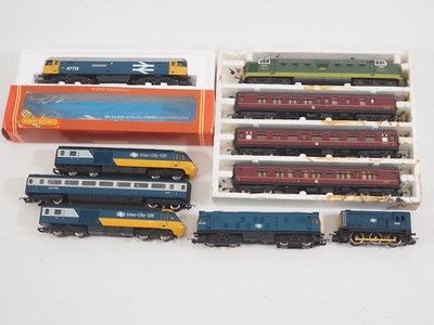 Lot 509 - A group of mostly unboxed OO gauge diesel...