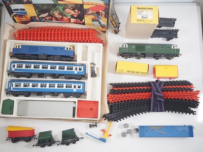 Lot 540 - A large group of ROVEX/NOVO Big Big Train O...