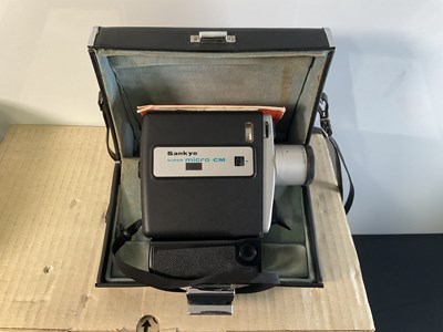 Lot 553 - A Bell and Howell Model DCR Filmsonic...