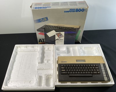 Lot 497 - A boxed ATARI 800 XL with a large quantity of...