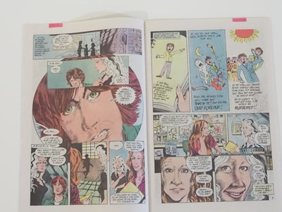 Lot 386 - SWAMP THING #25 (1984 - DC) First cameo...