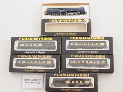 Lot 6 - A group of GRAHAM FARISH N gauge rolling stock...