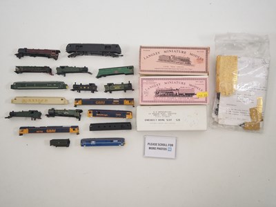 Lot 17 - A group of N gauge model railways kits and...