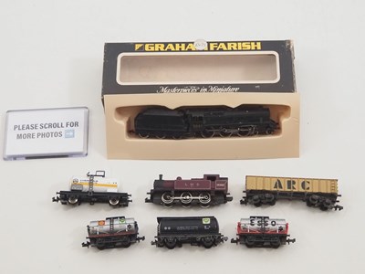 Lot 26 - A group of unboxed N gauge rolling stock by...