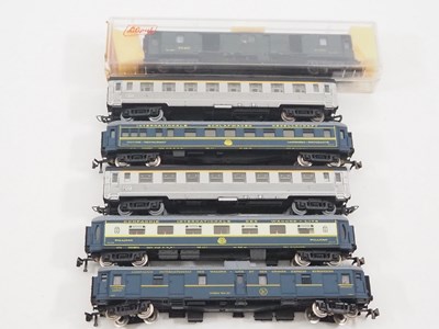 Lot 52 - A large group of HO gauge French outline...