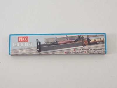 Lot 66 - A group of OO gauge Model Railway accessories...