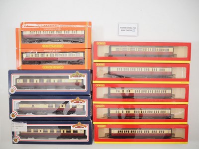 Lot 72 - A group of OO gauge passenger coaches by...