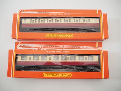 Lot 72 - A group of OO gauge passenger coaches by...