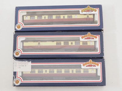 Lot 72 - A group of OO gauge passenger coaches by...