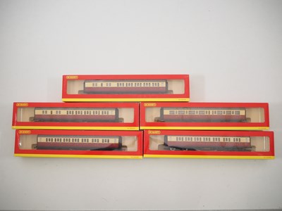 Lot 72 - A group of OO gauge passenger coaches by...