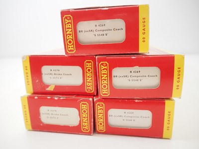 Lot 72 - A group of OO gauge passenger coaches by...