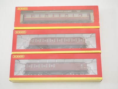 Lot 73 - A group of HORNBY OO gauge passenger coaches...