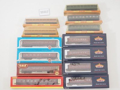 Lot 74 - A group of OO gauge passenger coaches by...