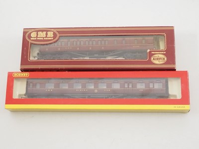Lot 74 - A group of OO gauge passenger coaches by...