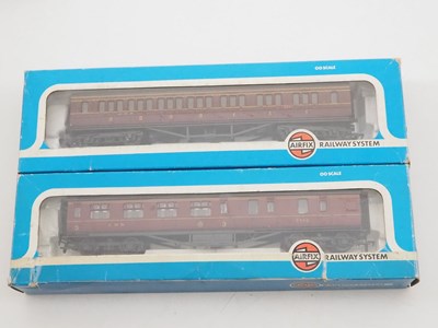 Lot 74 - A group of OO gauge passenger coaches by...