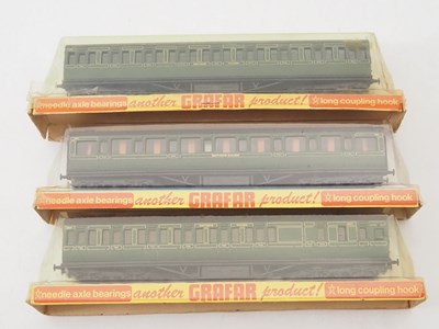Lot 74 - A group of OO gauge passenger coaches by...