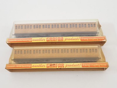 Lot 74 - A group of OO gauge passenger coaches by...