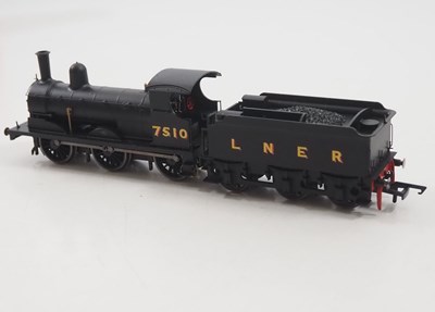 Lot 162 - A HORNBY OO gauge R3380 class J15 steam...