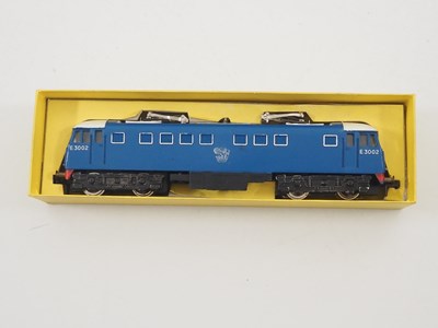 Lot 229 - A HORNBY DUBLO OO gauge 3245 3-rail AL-1...