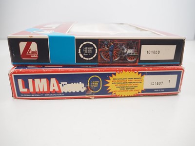 Lot 232 - A LIMA OO gauge freight train set comprising a...