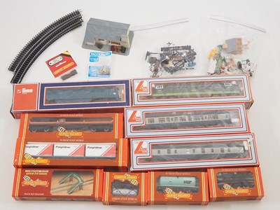 Lot 260 - A pair of LIMA OO gauge diesel locomotives...