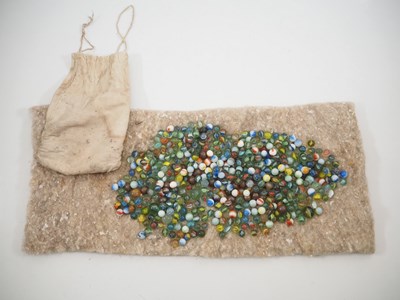 Lot 286 - A large bag of vintage marbles - G/VG