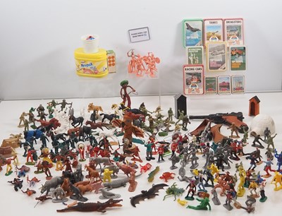 Lot 287 - A large quantity of plastic toy soldiers and...