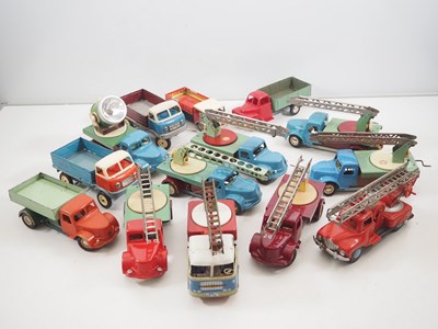 Lot 315 - A tray of vintage tinplate and plastic lorries...