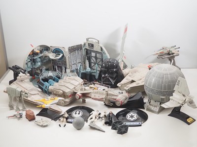 Lot 345 - Star Wars : A large quantity of vintage 90'S...