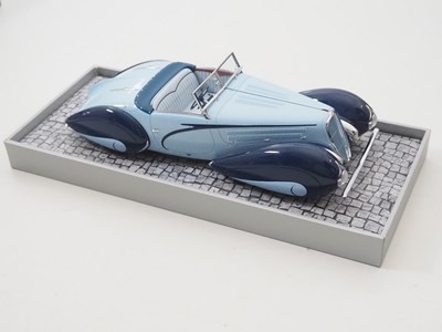 Lot 407 - A MINICHAMPS (Mullin Automotive Museum) 1/18...