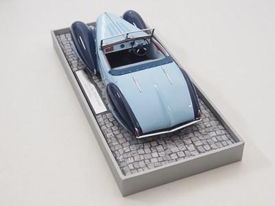Lot 407 - A MINICHAMPS (Mullin Automotive Museum) 1/18...