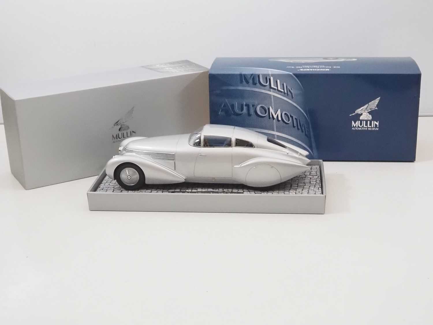 Lot 408 - A MINICHAMPS (Mullin Automotive Museum) 1/18...