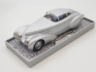 Lot 408 - A MINICHAMPS (Mullin Automotive Museum) 1/18...