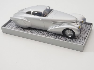 Lot 408 - A MINICHAMPS (Mullin Automotive Museum) 1/18...