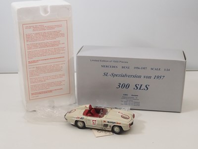 Lot 439 - A CMC M-030 1/24 scale diecast Mercedes Benz...