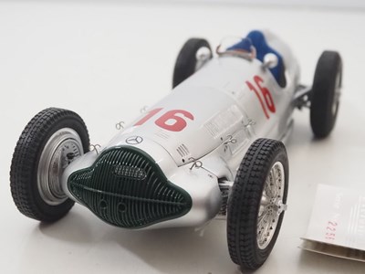 Lot 463 - A CMC M-098 1/18 scale diecast Mercedes-Benz...